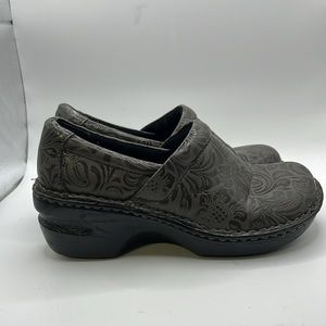 BOC Slip On Clogs Shoes Gray Embossed Pattern Paisley Womens Size 6 M